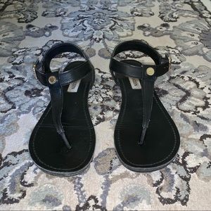 black leather steve madden thong sandals